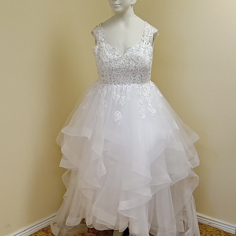 Dressily Bee White Bridal Gown with Lace Details Size 18